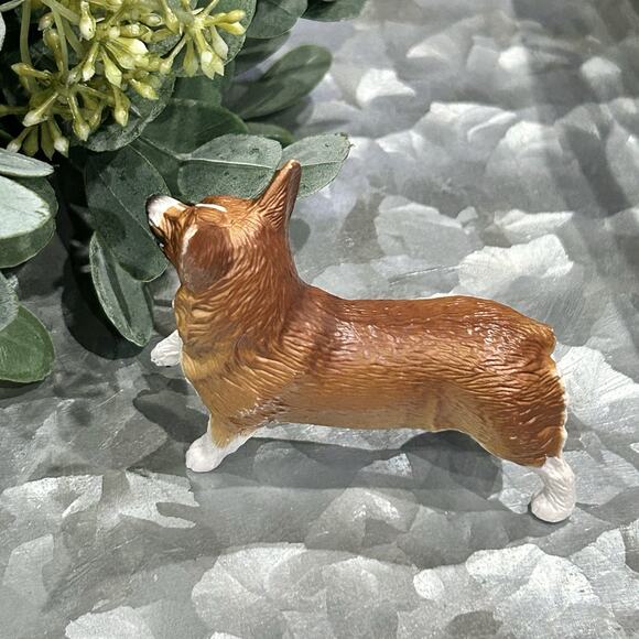 Breyer Reeves 1506 Pembroke Corgi Dog Collectible Tan Beige Toy Figurine 1999 2" - Picture 2 of 4